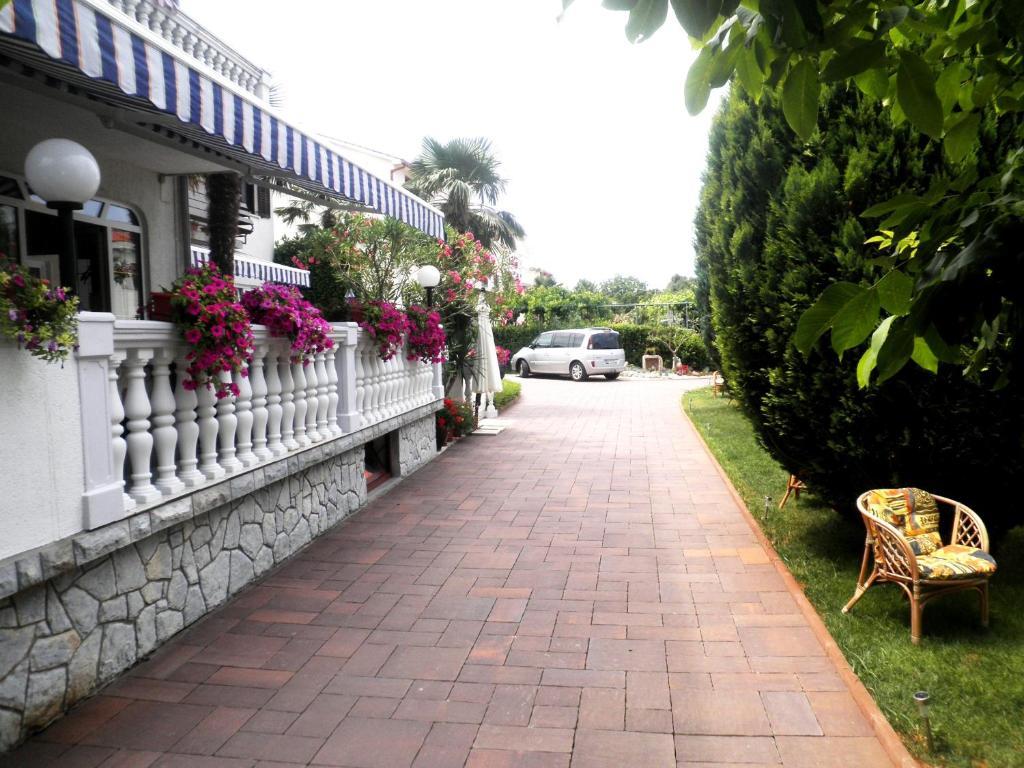 Guest House Katarina Malinska Zewnętrze zdjęcie